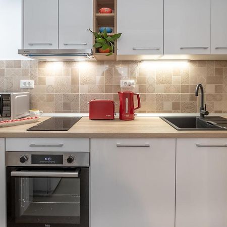 Two-Bedroom Apartment In The Centre Makarska Bagian luar foto