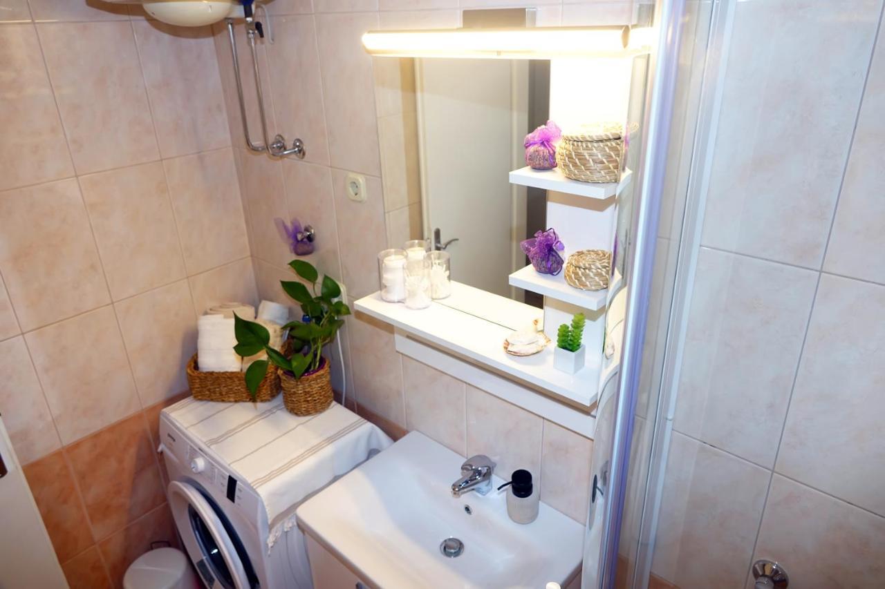 Two-Bedroom Apartment In The Centre Makarska Bagian luar foto