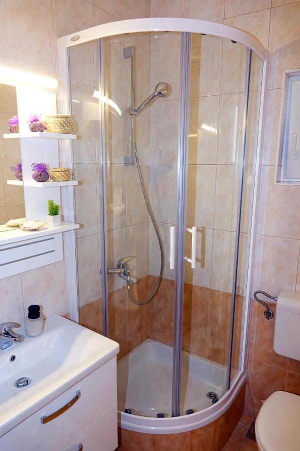 Two-Bedroom Apartment In The Centre Makarska Bagian luar foto
