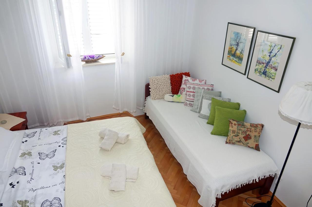 Two-Bedroom Apartment In The Centre Makarska Bagian luar foto