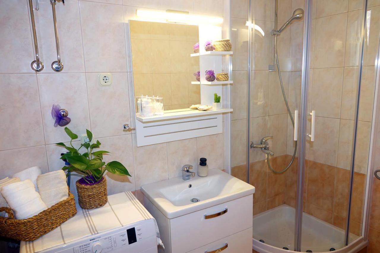 Two-Bedroom Apartment In The Centre Makarska Bagian luar foto
