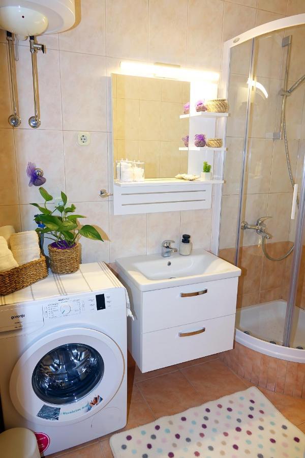 Two-Bedroom Apartment In The Centre Makarska Bagian luar foto