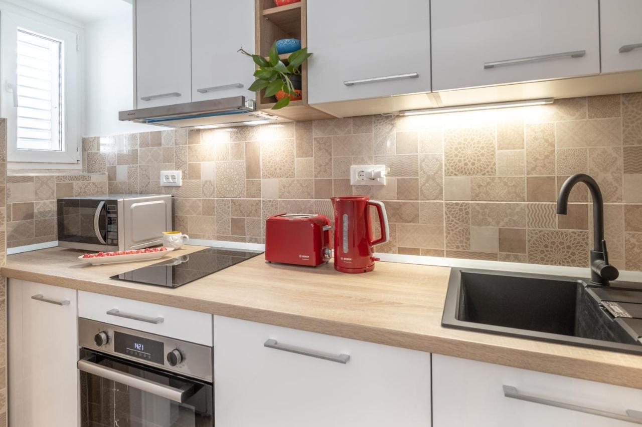 Two-Bedroom Apartment In The Centre Makarska Bagian luar foto