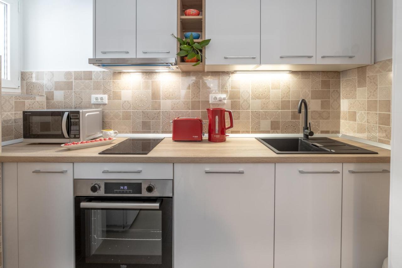 Two-Bedroom Apartment In The Centre Makarska Bagian luar foto