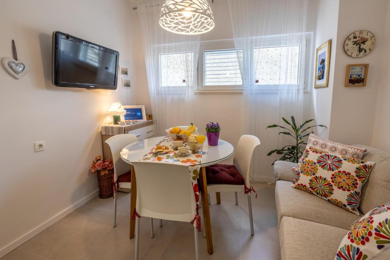 Two-Bedroom Apartment In The Centre Makarska Bagian luar foto
