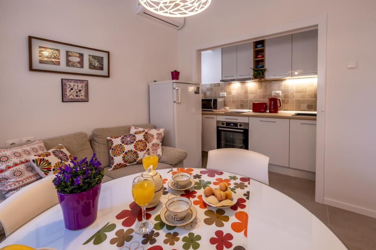 Two-Bedroom Apartment In The Centre Makarska Bagian luar foto